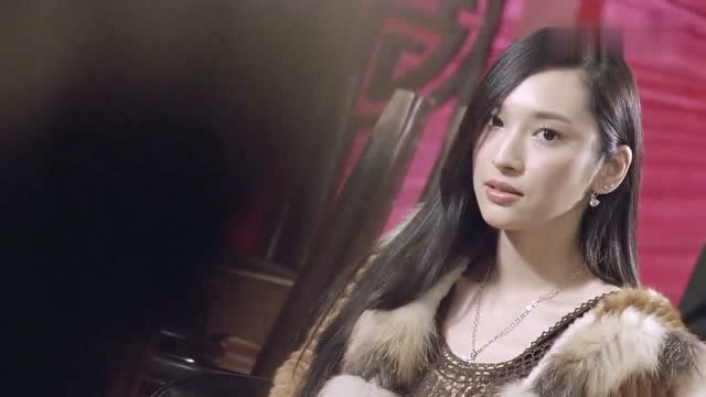 黑老大女人有多漂亮,看完这一段就知道了,女人对她都有想法!