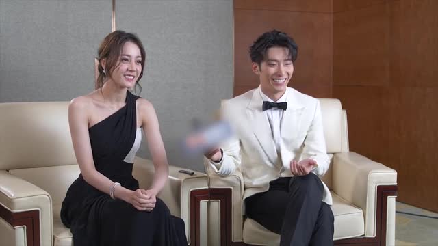 迪丽热巴窦骁采访:我们找不到那个幽默的点!