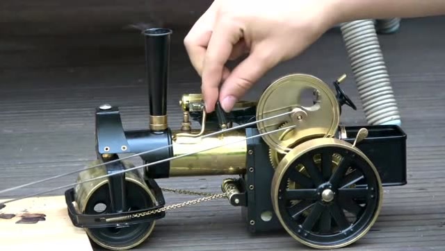 迷你蒸汽压土机,最传统的蒸汽机!