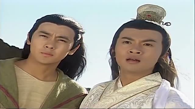 燕南天对战邀月,明玉功和嫁衣神功对轰,两人打得热火朝天!