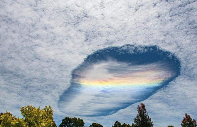 罕见螺旋状云,一辈子难得一见,形成过程和原因至今未解