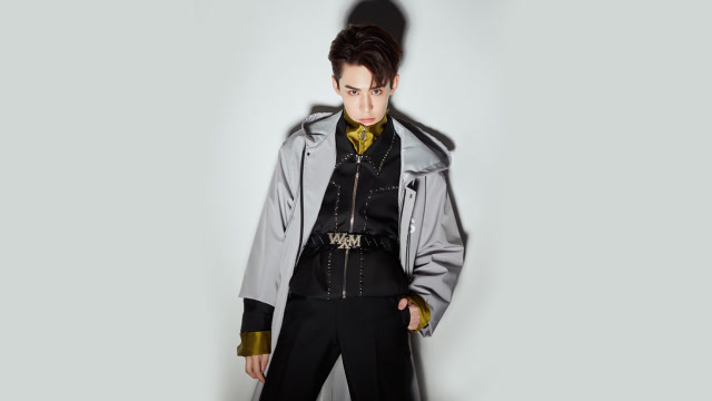 吾木提·吐尔逊去参加池磊老师的艺术展,超开心