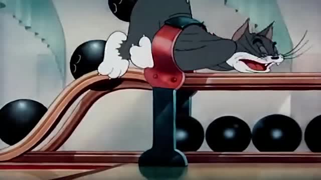 猫和老鼠:汤姆打保龄球!把自己玩坏了!英俊的脸都变形了