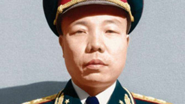 此人是最年轻的上将,年少有为当过县书记和司令,39岁获衔!