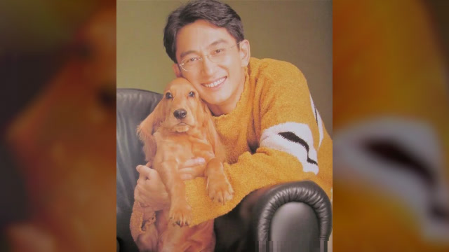 老戏骨吴启华55岁也潇洒!发际线移后很显老,年轻时的渣男感超撩