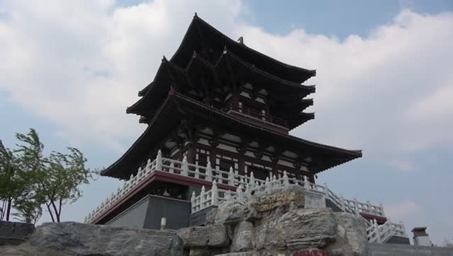 仰望龙阁 岁月匆匆