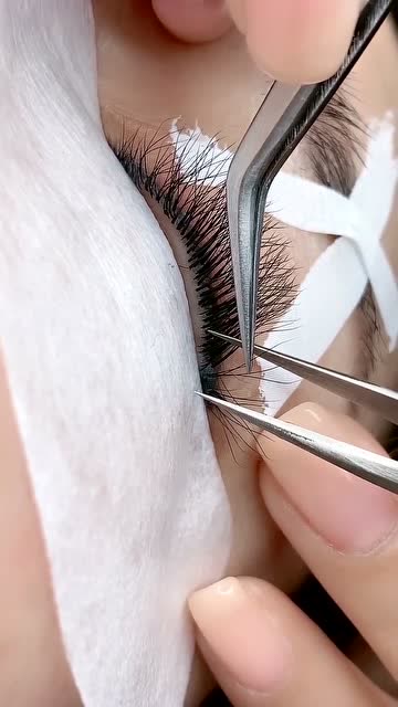 今天刚嫁接的眼睫毛,根根分明超自然和自己的一样,非常满意!