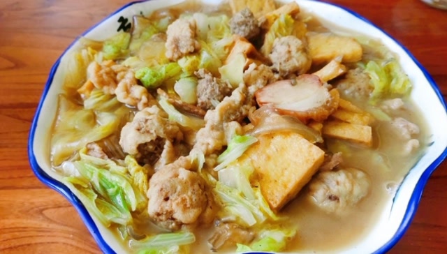 淄博名吃博山烩菜,多种菜肴一起烩,味道独特是一道美味的饭菜