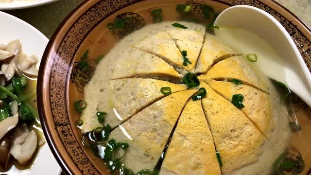 彩云在佛坪农家乐吃午饭:佛坪三香和豌豆饭,你们吃过吗