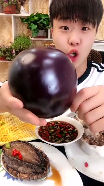 巨型车厘子你吃过吗这么大的车厘子还是第一次见到呢