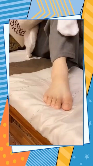 这是什么迷惑行为你在脚底画画脚丫子不痒痒吗