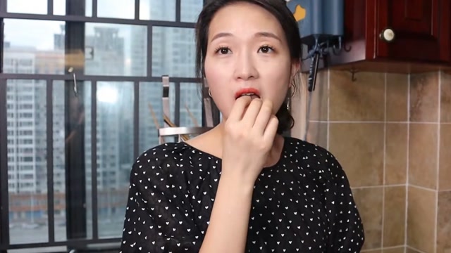 渔人阿烽表嫂亲自下厨给大家展示莆田本地前三的一道海鲜美食!