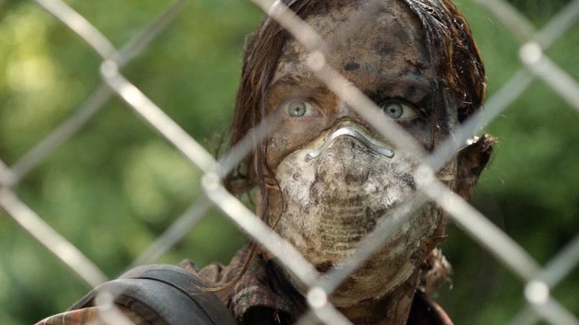 未来世界丧尸病毒爆发,女子将粪便涂满全身,才能继续活下去!