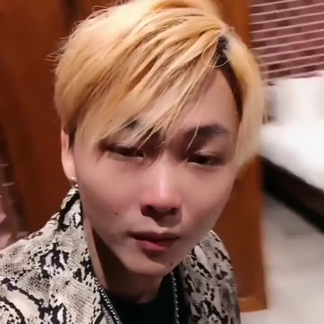 期待许华升的新电影《威龙行动》深夜还在读剧本!