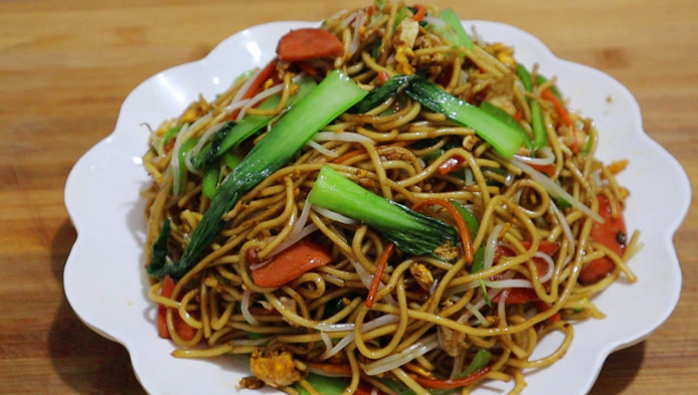 炒面正确做法,材料简单味道足,讲解详细,比饭店的还好吃