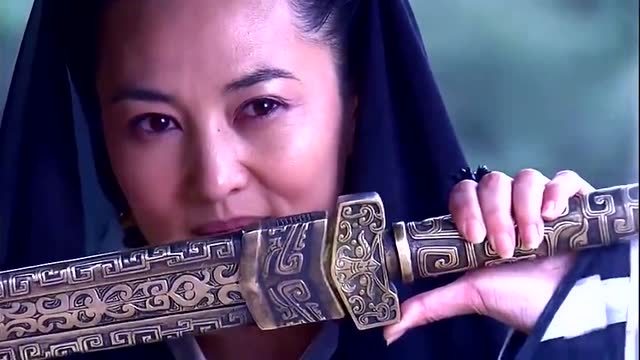 灭绝师太大战金花婆婆,灭绝师太竟亮出倚天剑,让金花婆婆大惊
