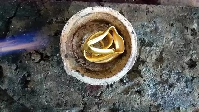 11000的旧黄金手镯,改成一只韭菜边手镯,这样的手镯你喜欢?