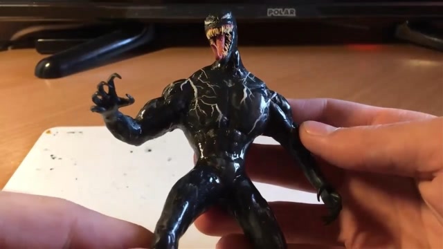 手办手工用软泥捏造一个毒液制作是不是很简单呢