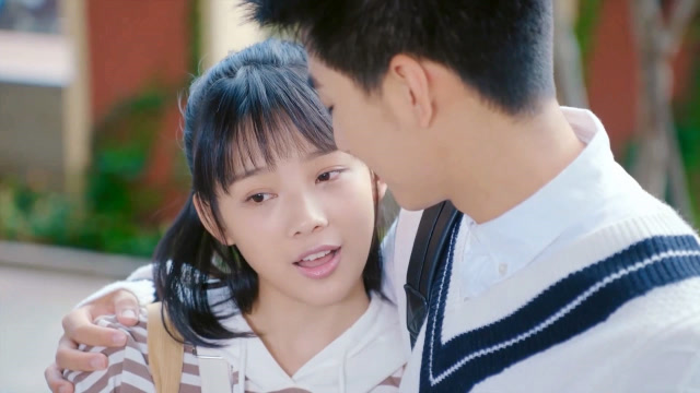 满满喜欢你顾小满考试没考好左岸搂住安慰小满露出宠溺表情