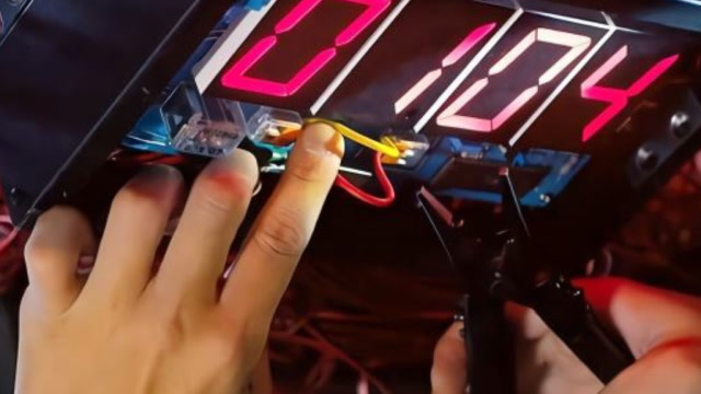 拆弹电影中的红蓝线,该剪哪一根?答案跟大伙想的不同