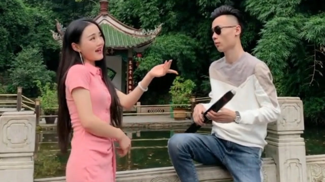贵阳二小姐翻唱《爱情一阵风》,帅哥伴奏,嗓音十分甜美!