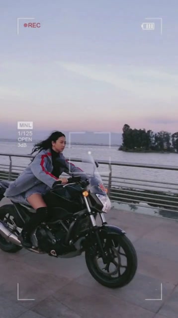 机车女孩回头杀