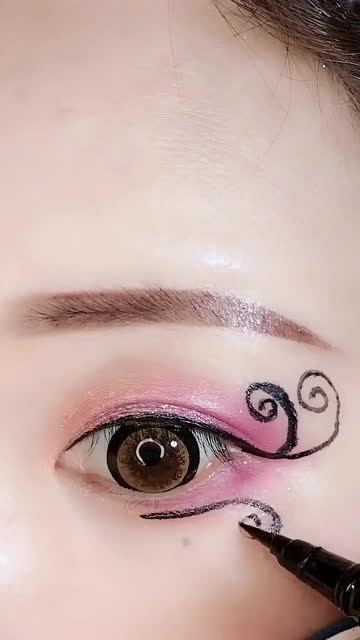 六一儿童节专属眼妆教程,有女儿的妈妈快来学学吧,好看极了
