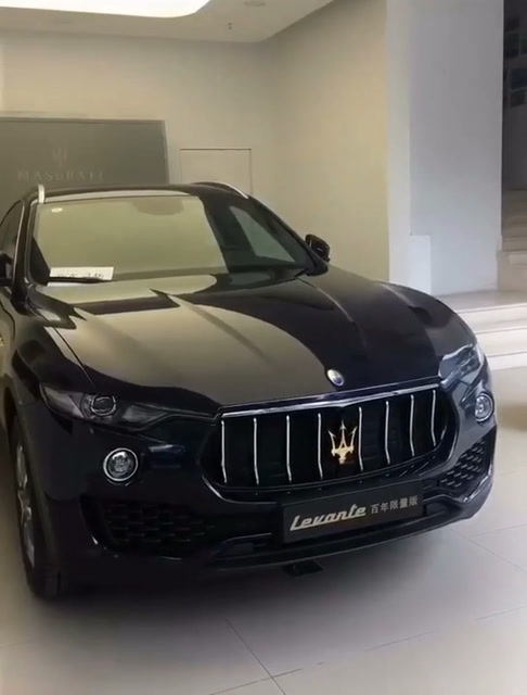 金标玛莎拉蒂的大suv太帅气了