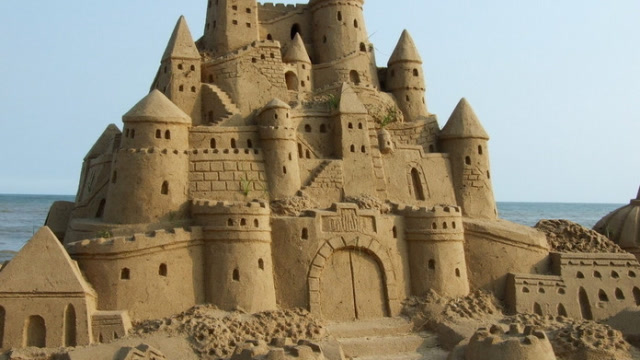 沙漠中的沙子,为何不被拿来建房子?主要是太贵!