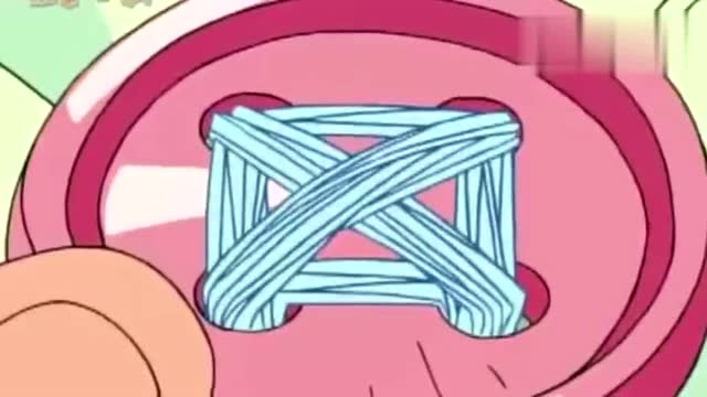 蜡笔小新:小新学会了钉纽扣,感觉自己很牛皮