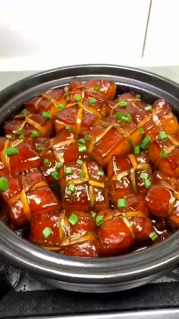 砂锅版东坡肉 ,软糯q弹,肥而不腻,看着都流口水