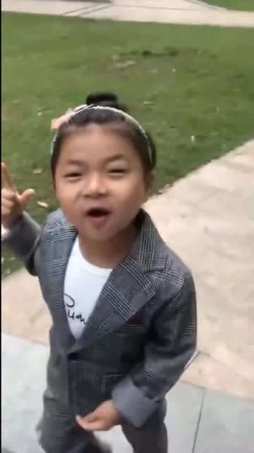 东北萌娃李欣蕊,这东北话也是没谁了,真是听一遍笑一遍啊!