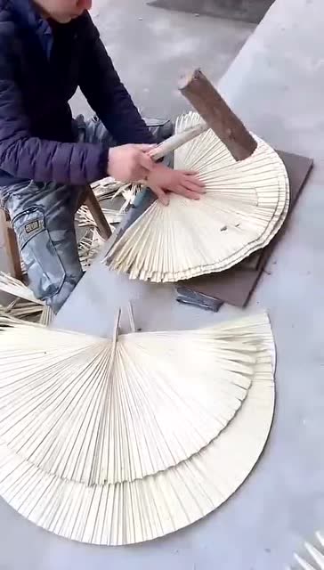 原来我们小时候,夏天用的蒲扇,是这样制作的!