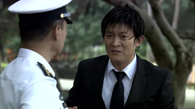 火蓝刀锋:蒋小鱼脱了鞋子,竟然跟龙百川讲卦象,这可真是有一套