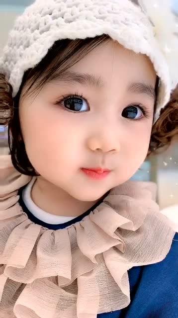 怎么会有这么好看的萌娃呢!这美丽的大眼睛,太吸引人了!