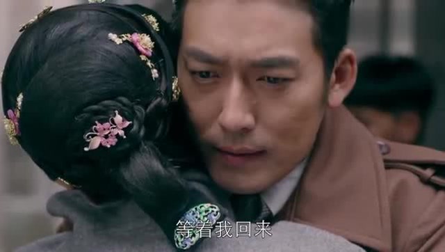 乔映霁要和依依分开了,依依舍不得,下人看了也很感动