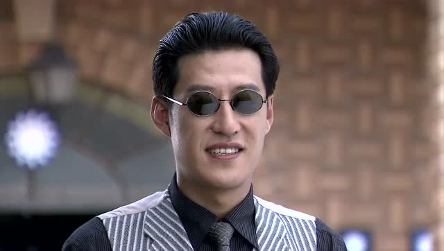 五号特工组:对付女特务,就应该要马云飞出马,用李智博的话说:以色攻色