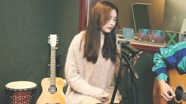 甜美系女歌手翻唱《安河桥》,这个嗓子被天使吻过,太甜了