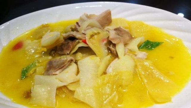 大厨分享酸菜肚片最正宗做法,焯水前多加这两步,猪肚不腥不臊!