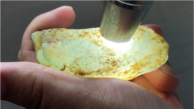 100多克的大马坎冰种水翡翠,给到40000也不成