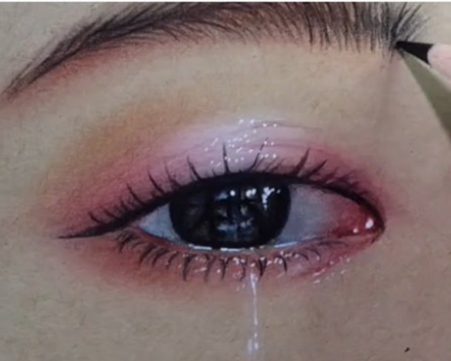男朋友惹我生气了,画个流泪的眼睛,真是太心疼了!
