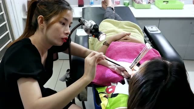 越南小妹:越南帝王理发,高颜值小姐姐多面手,样样都能干!