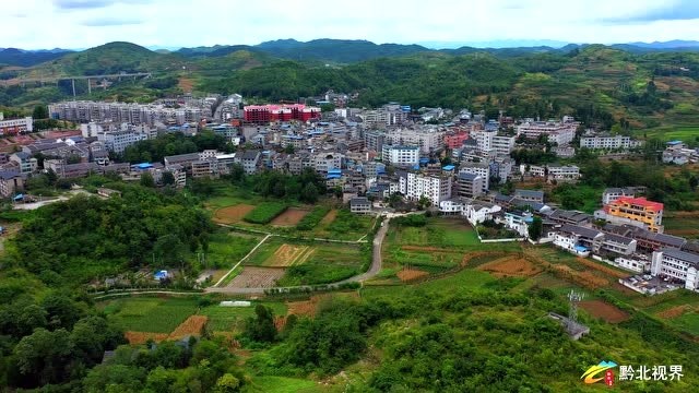 遵义龙坪镇航拍全景,我都快认不出来,近年来变化太大了