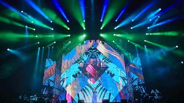 280㎡!九宫格led透明屏助阵大咖明星演唱会,打造魔幻舞台效果