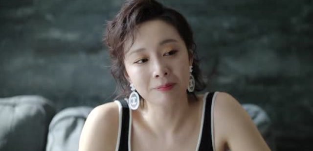 我是余欢水梁安妮触动心底推心置腹流泪哀求余欢水不要举报