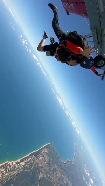 从7000米的高空跳下去,要多刺激有多刺激,高空坠落的感觉简直太奇妙!