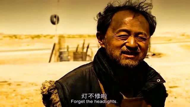 500公里无人区,加一次油竟要1500,小伙子身体真棒,加油都要加两次