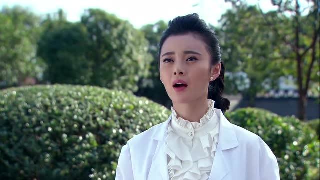 生死翻盘美惠扔石头想引起罗启明注意哪知不小心将他办公室玻璃砸碎了