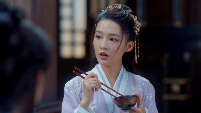 狼殿下:莫霄想说之前与渤王去百花楼办案的事情,但未说完摘星就吃醋