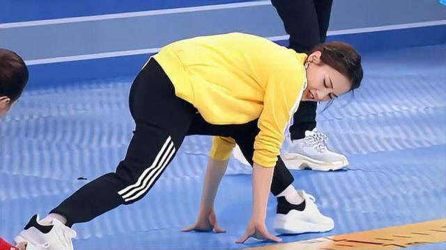 王牌:黄圣依轻松一字马,不料腿长直接拉满,全场都震惊了!